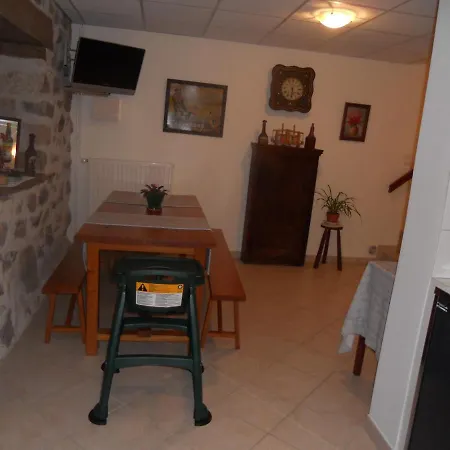 Annie Jouve D'hotes Champassis Bed and breakfast 3*