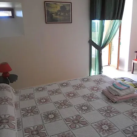 Annie Jouve D'hotes Champassis Bed and breakfast